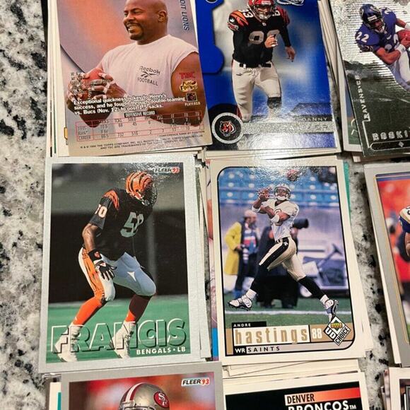 NFL FOOTBALL PLAYERS TRADING CARDS Collectible 80’s 90’s and 2000 LOT OF 190 - Picture 11 of 15